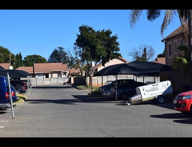 2 BEDROOM TOWNHOUSE FOR SALE IN KEW